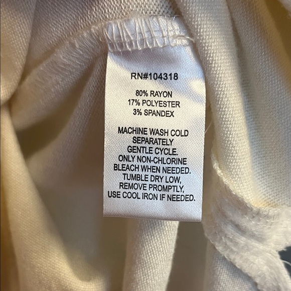 Derek Heart Cream Knit V-Neck Top - Picture 5 of 6